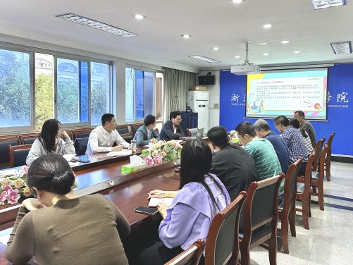 10月11日,教育教学督导室组织召开2023学期第一学期督导组长工作会议暨十月专项督查工作会议,对专项督查整改情况“回头看”、学期教学督导和教研工作、学生流失情况专项督查进行探讨。 (2)